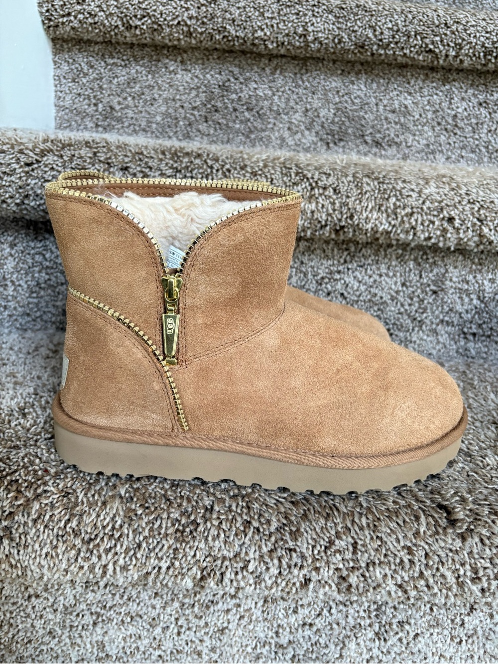 Ugg SN 1110697 Women’s Tan Suede Shearling Zip Ankle Boots - Picture 2 of 14